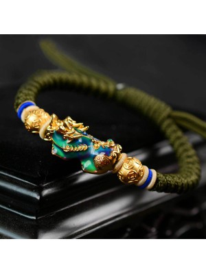 Color-changing Pixiu symbolizes transformation and attracts abundance and luck